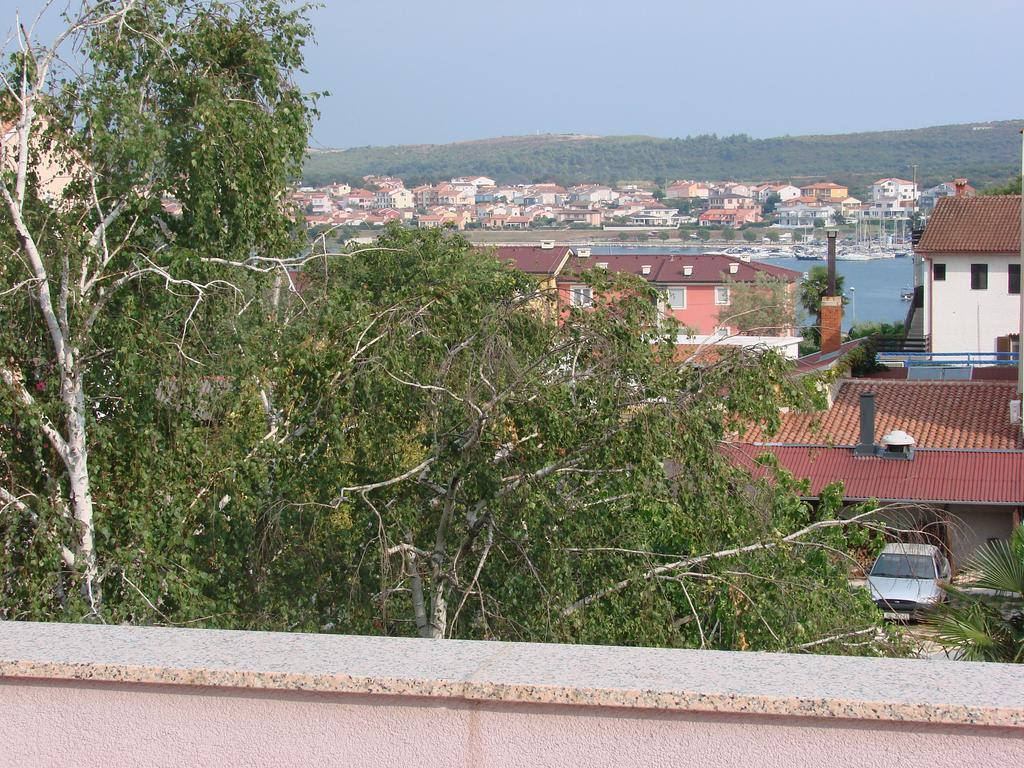 Apartments Oskar Banjole Bilik gambar